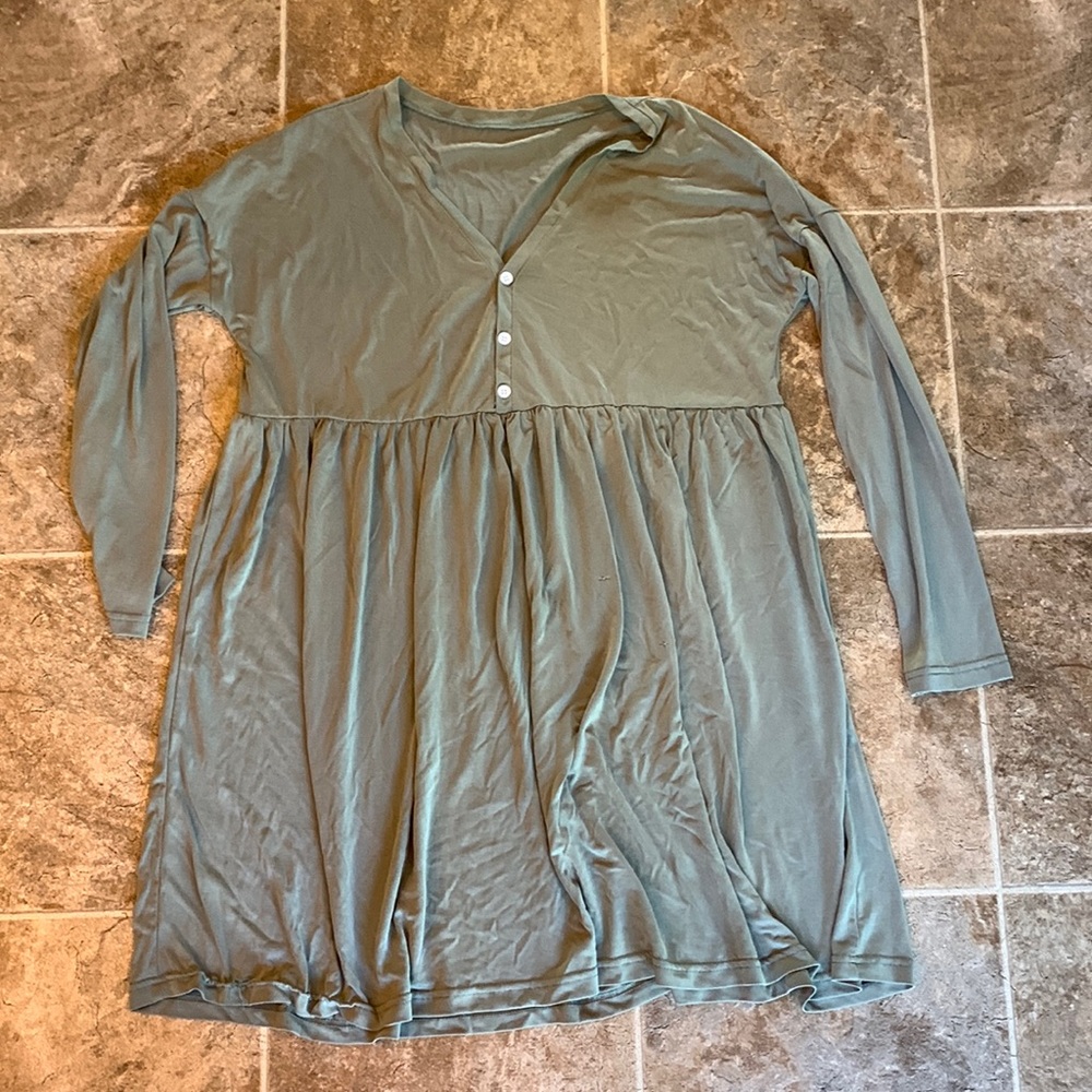 Women’s Long Line Sage Green Neutral Peplum V-neck Ruffle Blouse Top L